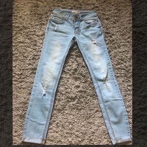 A baby blue light wash Encore ripped jeans 👖.